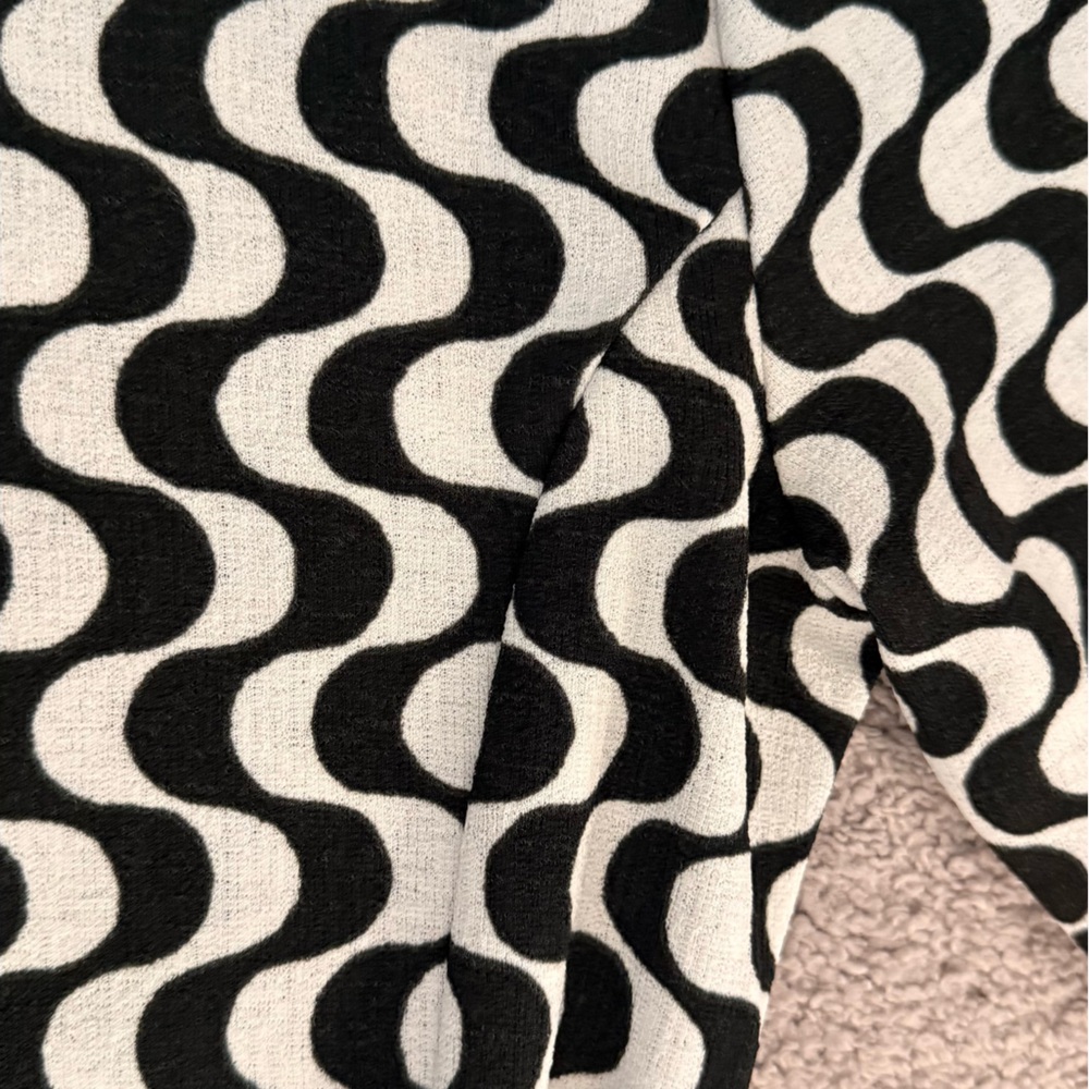 H&M Women’s Black and White Abstract Wave Pattern Dress - Picture 4 of 5